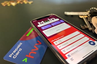 Prepaid-Karte oder App: So wird in Hamburg nun die HVV-Fahrt bezahlt.
