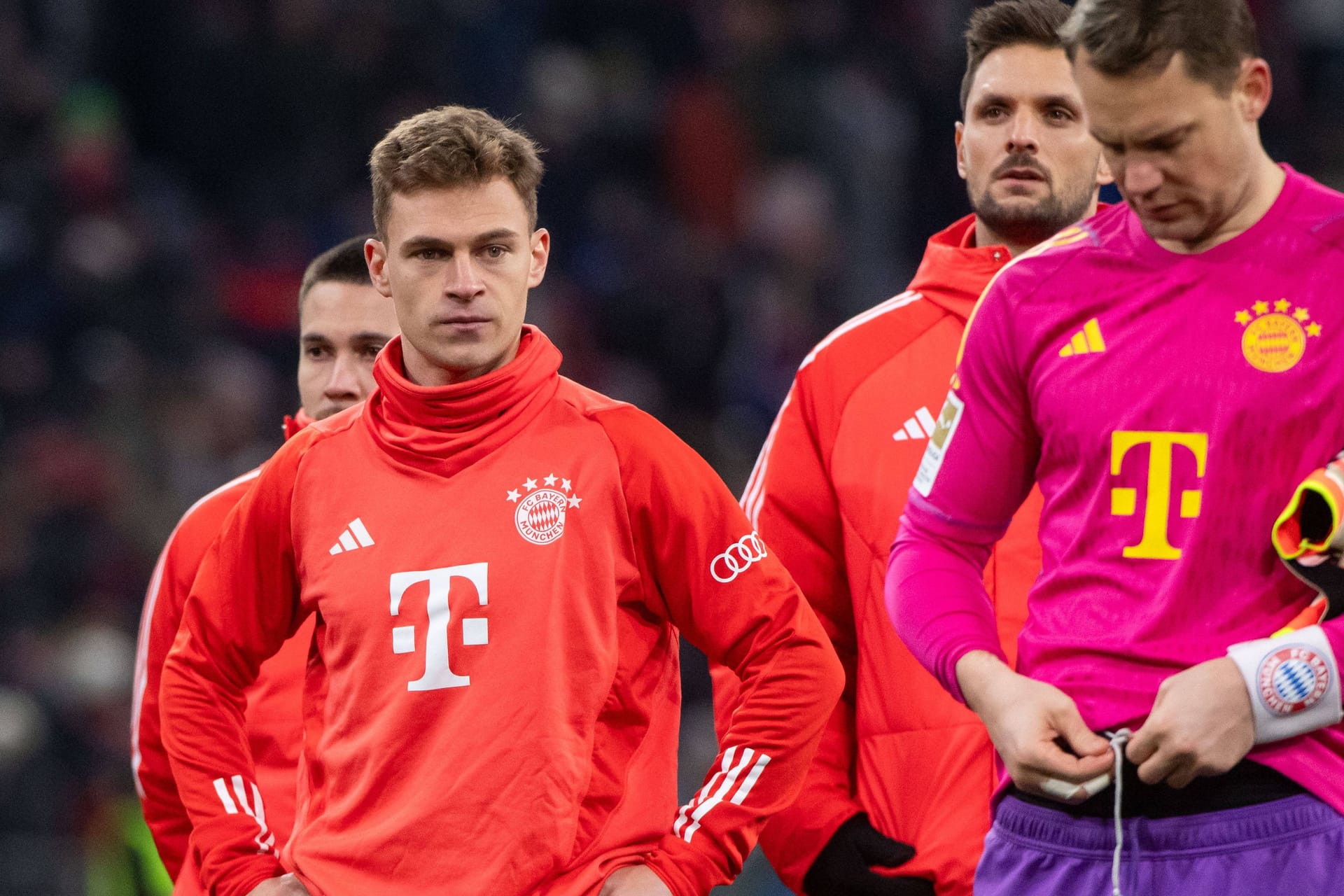 Joshua Kimmich (l.): Der Nationalspieler war enttäuscht nach der Niederlage gegen Werder Bremen.