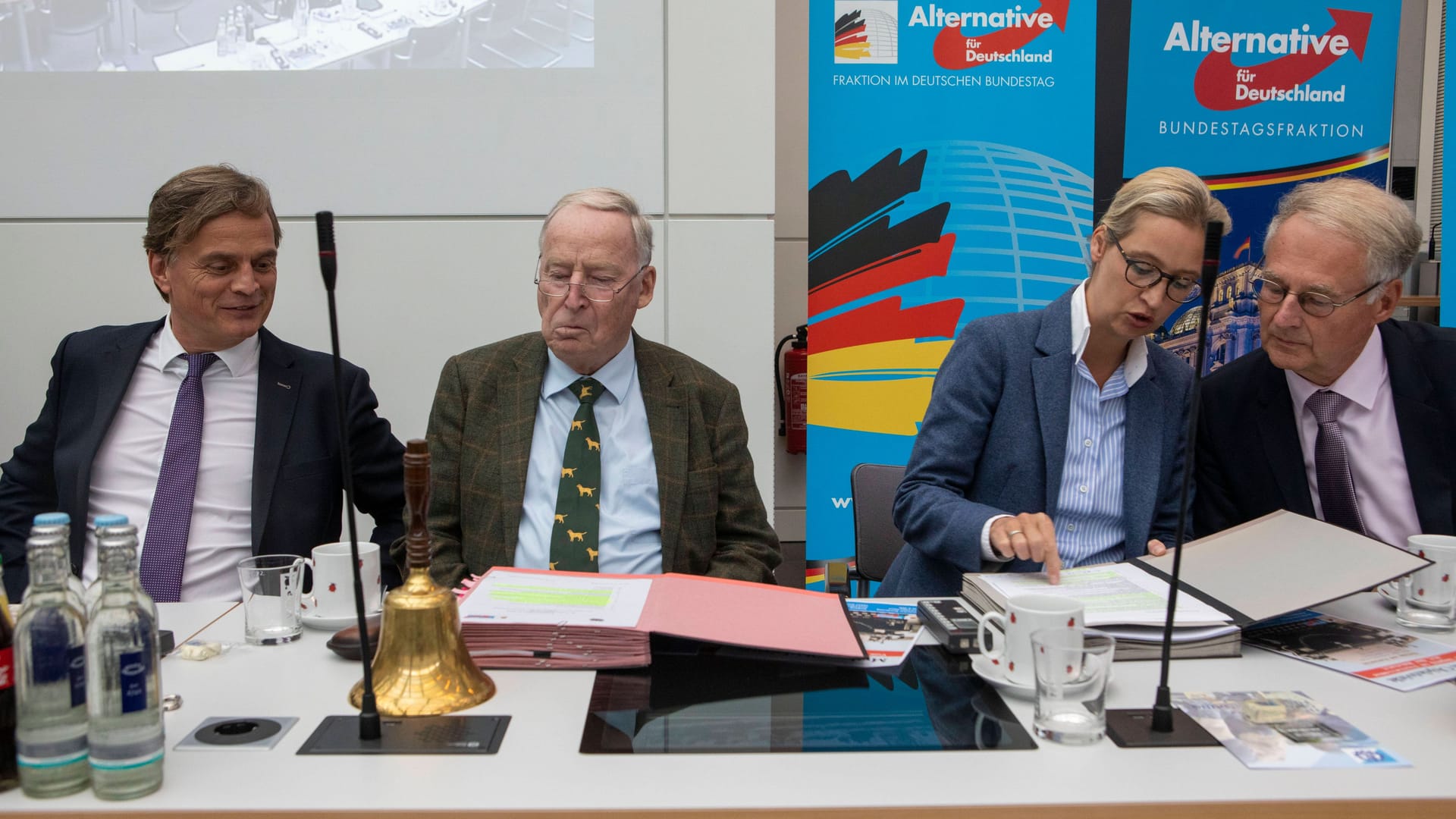 Alice Weidel (l.) und Roland Hartwig bei einer Pressekonferenz (Archivbild).