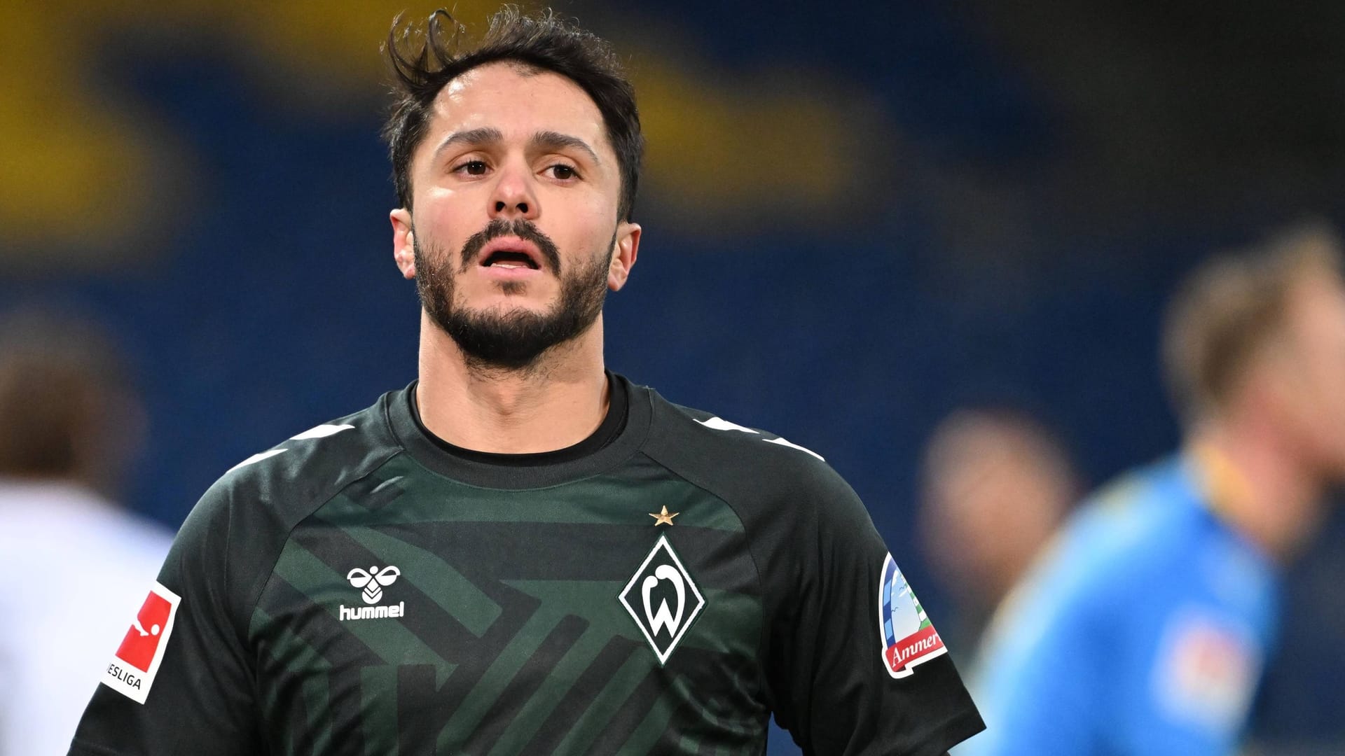 Leonardo Bittencourt beim Test gegen Braunschweig: Der Offensivmann ist mit der Transferpolitik des Klubs unzufrieden. Leonardo Bittencourt beim Test gegen Braunschweig: Der Offensivmann ist mit der Transferpolitik des Klubs unzufrieden.