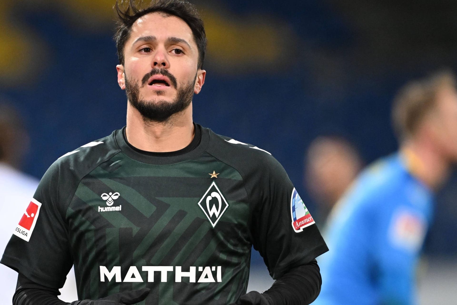 Leonardo Bittencourt beim Test gegen Braunschweig: Der Offensivmann ist mit der Transferpolitik des Klubs unzufrieden.