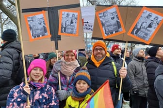 v.l.n.r.: Josefine, Linda, Johann und Jan-Philipp sind auch bei der Demonstration in Köln.