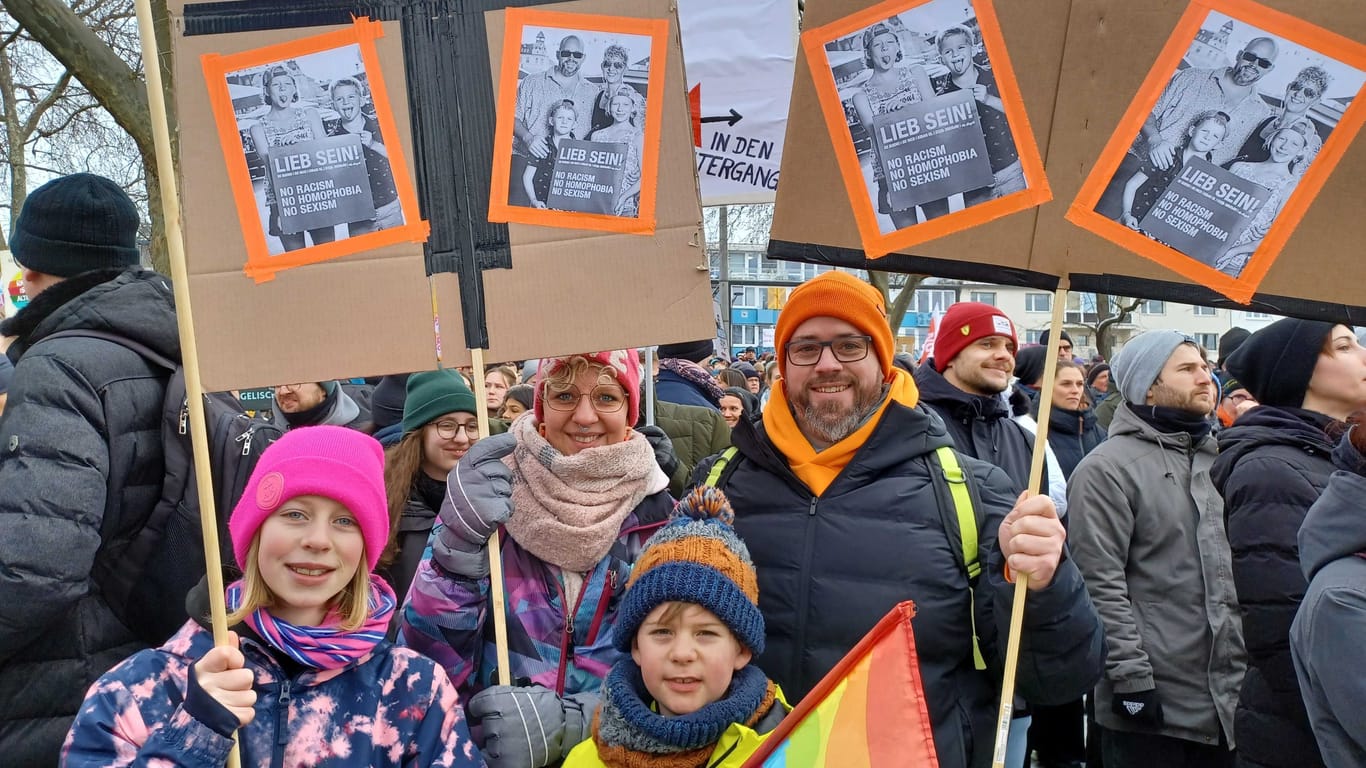 v.l.n.r.: Josefine, Linda, Johann und Jan-Philipp sind auch bei der Demonstration in Köln.