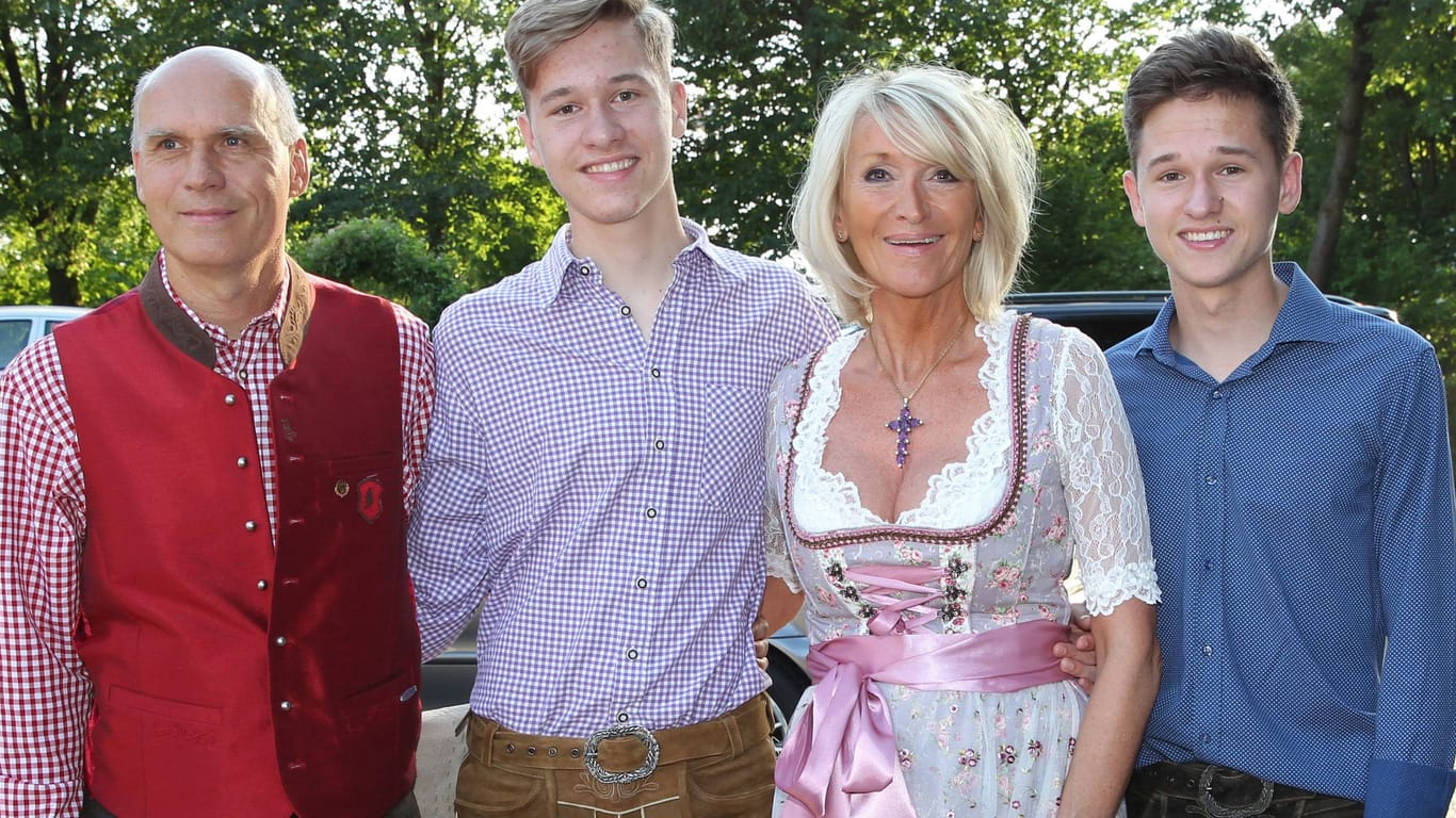 Juli 2017: Thomas Beckenbauer mit Ehefrau Ilona und den beiden gemeinsamen Söhnen.