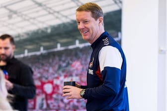 Im Geissbockheim des 1. FC Köln: Trainer Timo Schultz seht seinen Kritikern entspannt entgegen.