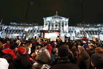Kundgebung in Wien unter dem Motto "Demokratie verteidigen": Organisiert haben den Protest Black Voices Austria, Fridays for Future und die Plattform für eine menschliche Asylpolitik.