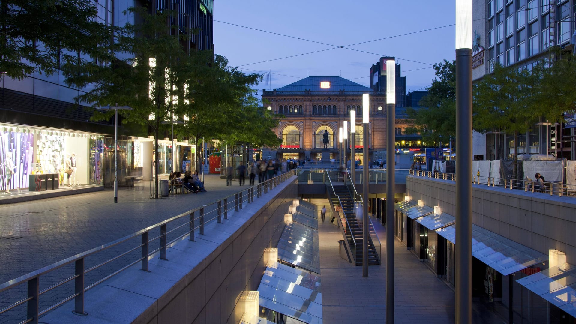 Die Niki-de-Saint-Phalle-Promenade führt vom Kröpcke bis zum Hauptbahnhof: Zuletzt standen einige Geschäfte in der Promenade leer.