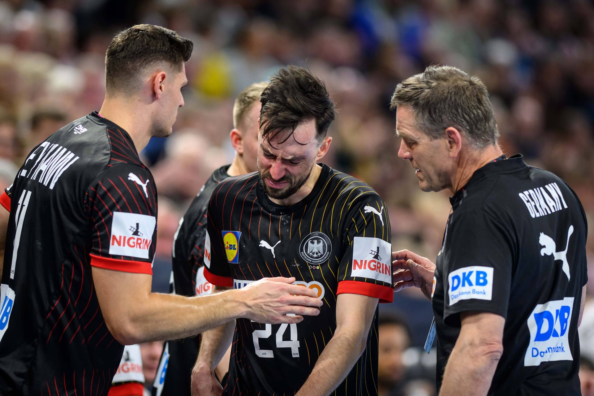 Patrick Groetzki geht verletzt vom Platz: Mit ihm fehlt der deutschen Mannschaft ihr erfahrenster Spieler.