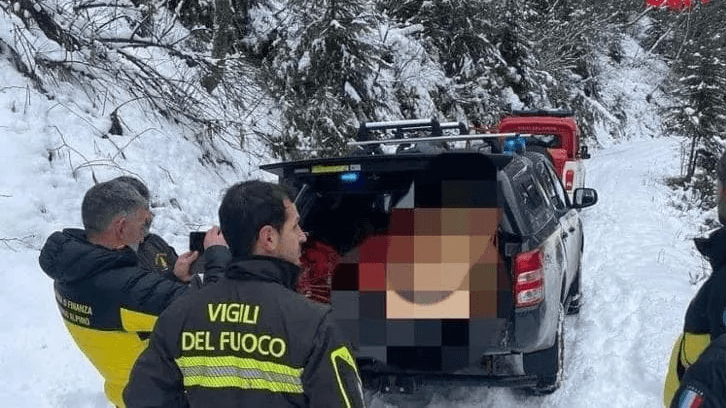 Mitten im Gebirge: So fanden die Retter den verschwundenen Leichenwagen.