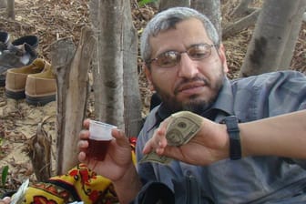 Mohammed Deif (r.): Auf diesem von den israelischen Streitkräften veröffentlichten Bild soll der Chef des bewaffneten Arms der Terrororganisation Hamas zu sehen sein.