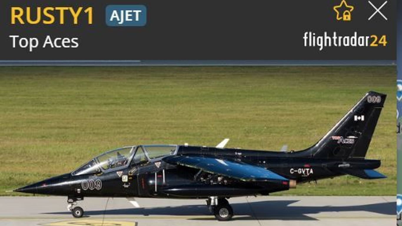Ein kanadischer Alpha Jet flog am Dienstag entlang der Nordseeküste.