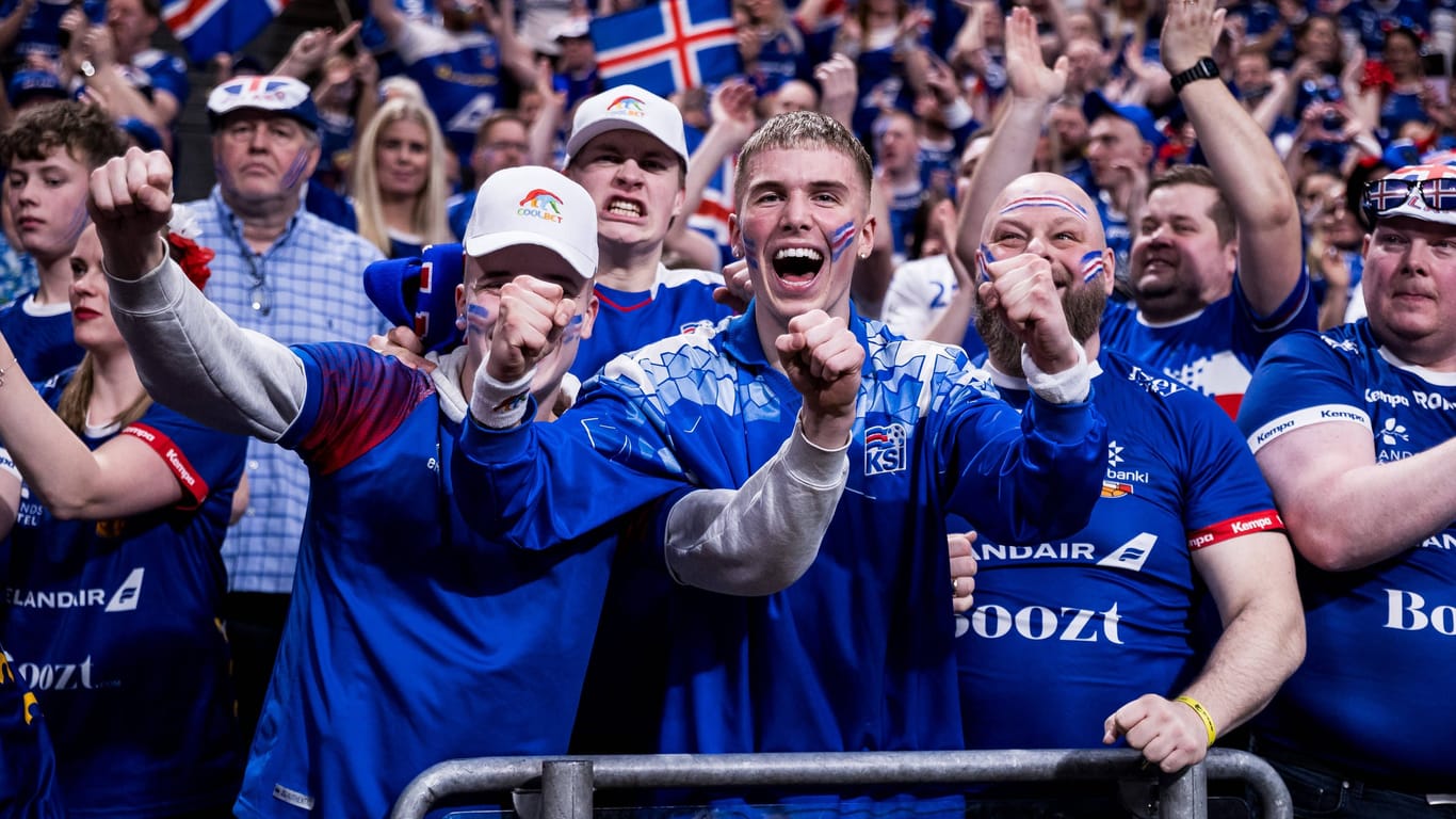 Die Fans von Island feierten bei den Begegnungen ihrer Mannschaft jeweils eine riesige Party auf der Tribüne.