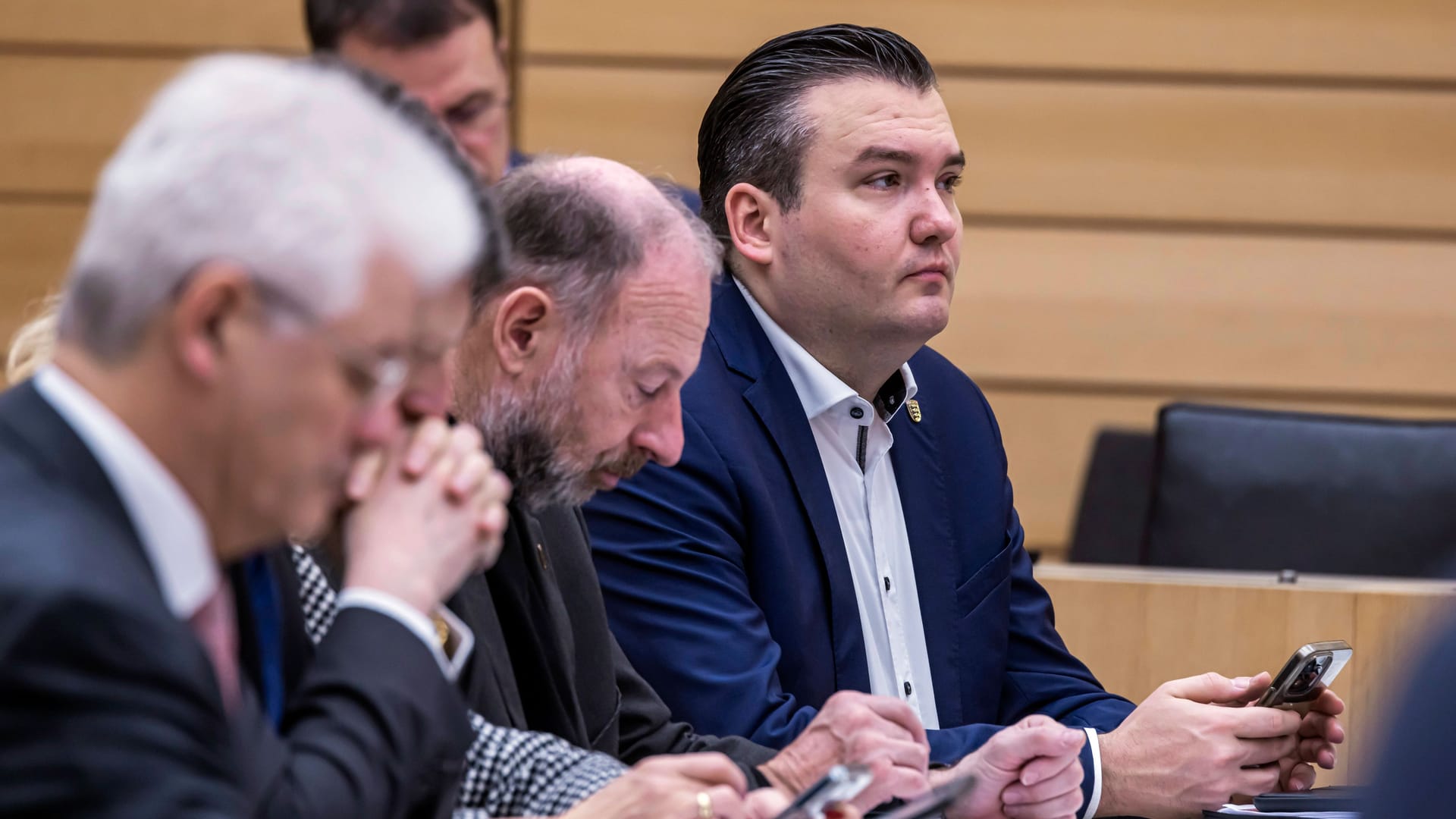 Der Landtagsabgeordnete Udo Stein (rechtsaußen): Der AfD-Politiker könnte nach seiner Flucht aus der Psychiatrie bald in den Landtag zurückkehren. Der Landtagsabgeordnete Udo Stein (rechtsaußen): Der AfD-Politiker könnte nach seiner Flucht aus der Psychiatrie bald in den Landtag zurückkehren.