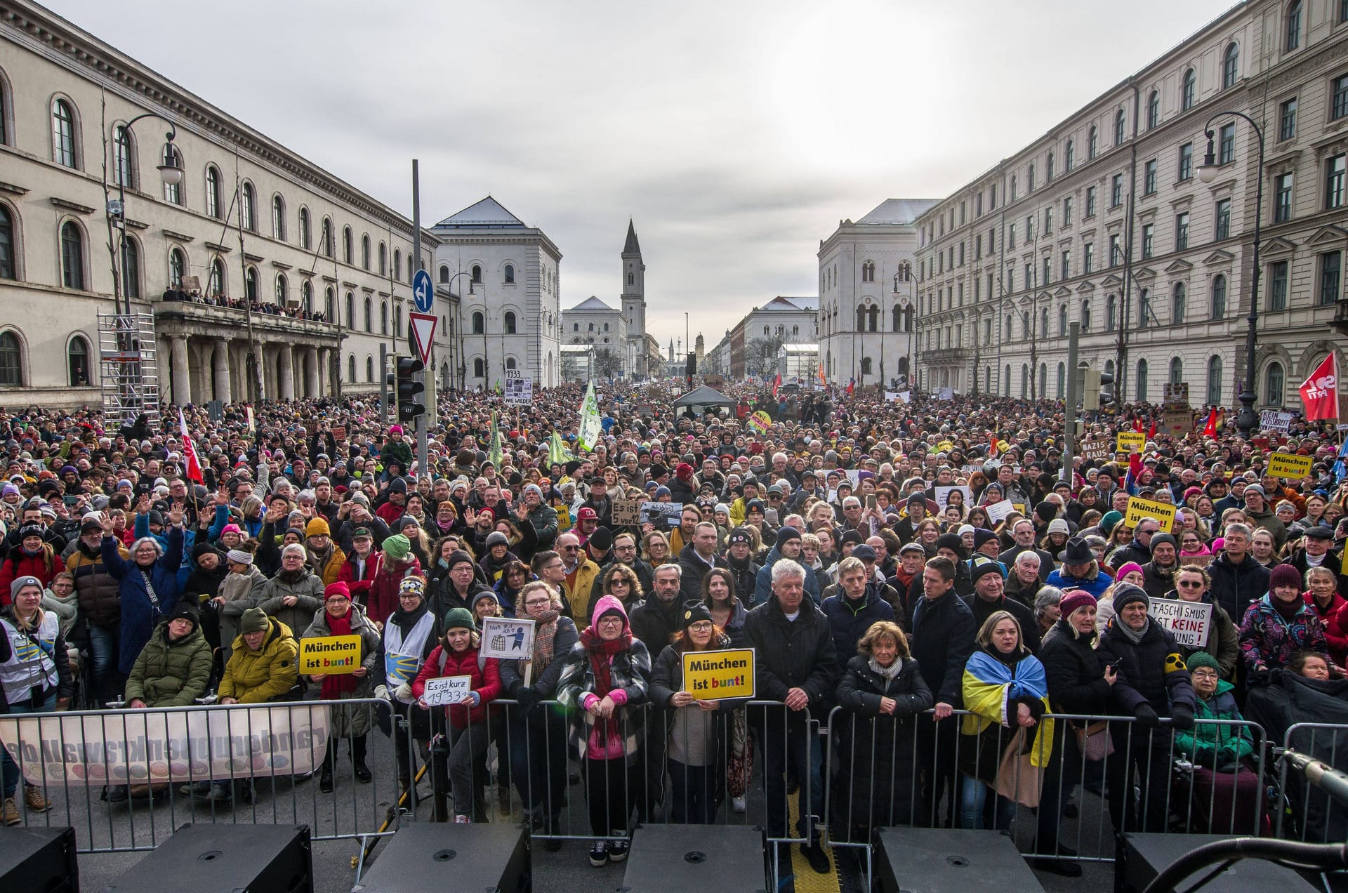 München am Sonntag: Die Demonstration wurde wegen Überfüllung abgebrochen.
