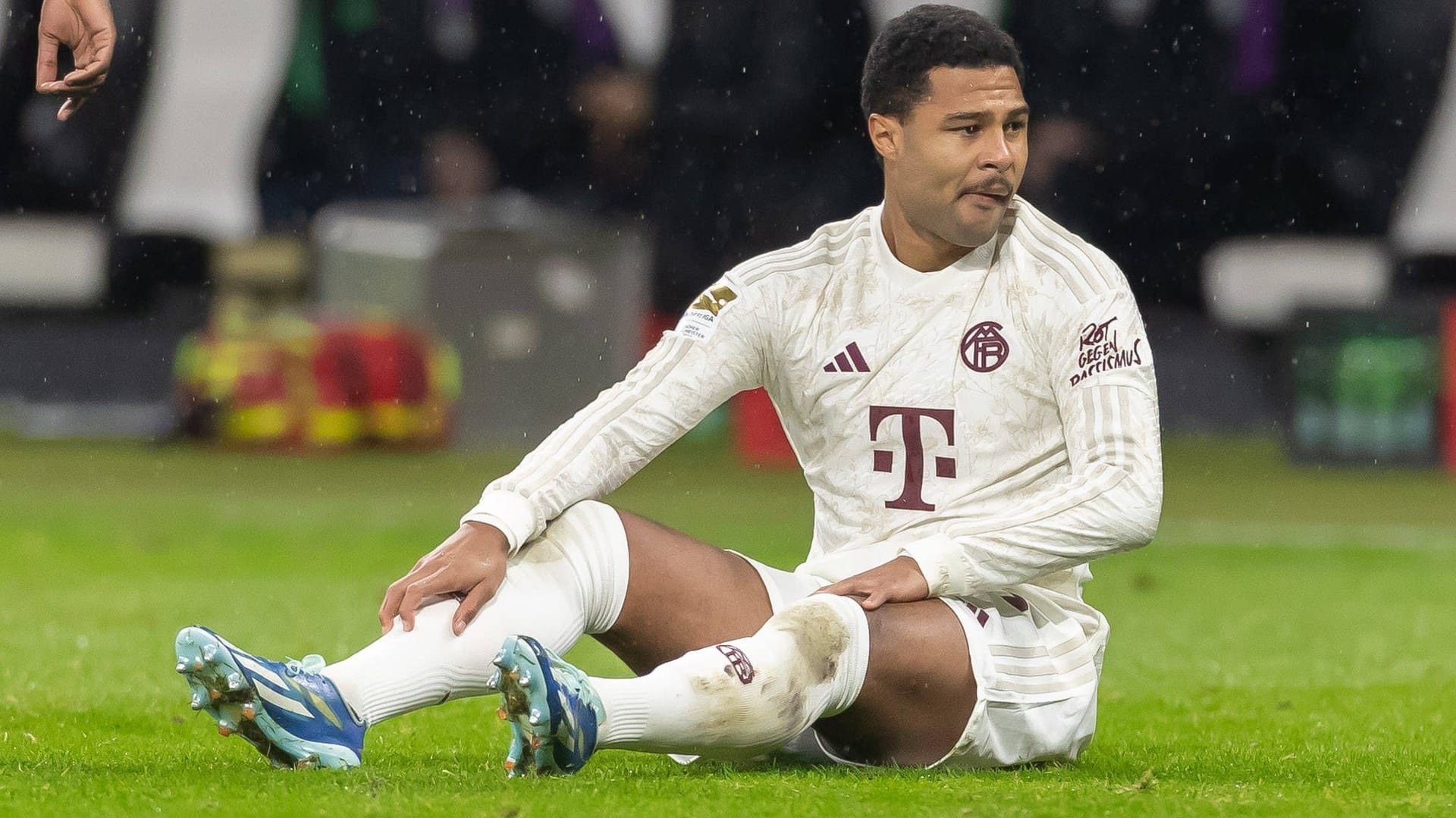 Serge Gnabry: Der Nationalspieler fehlt den Bayern bereits seit Anfang Dezember.