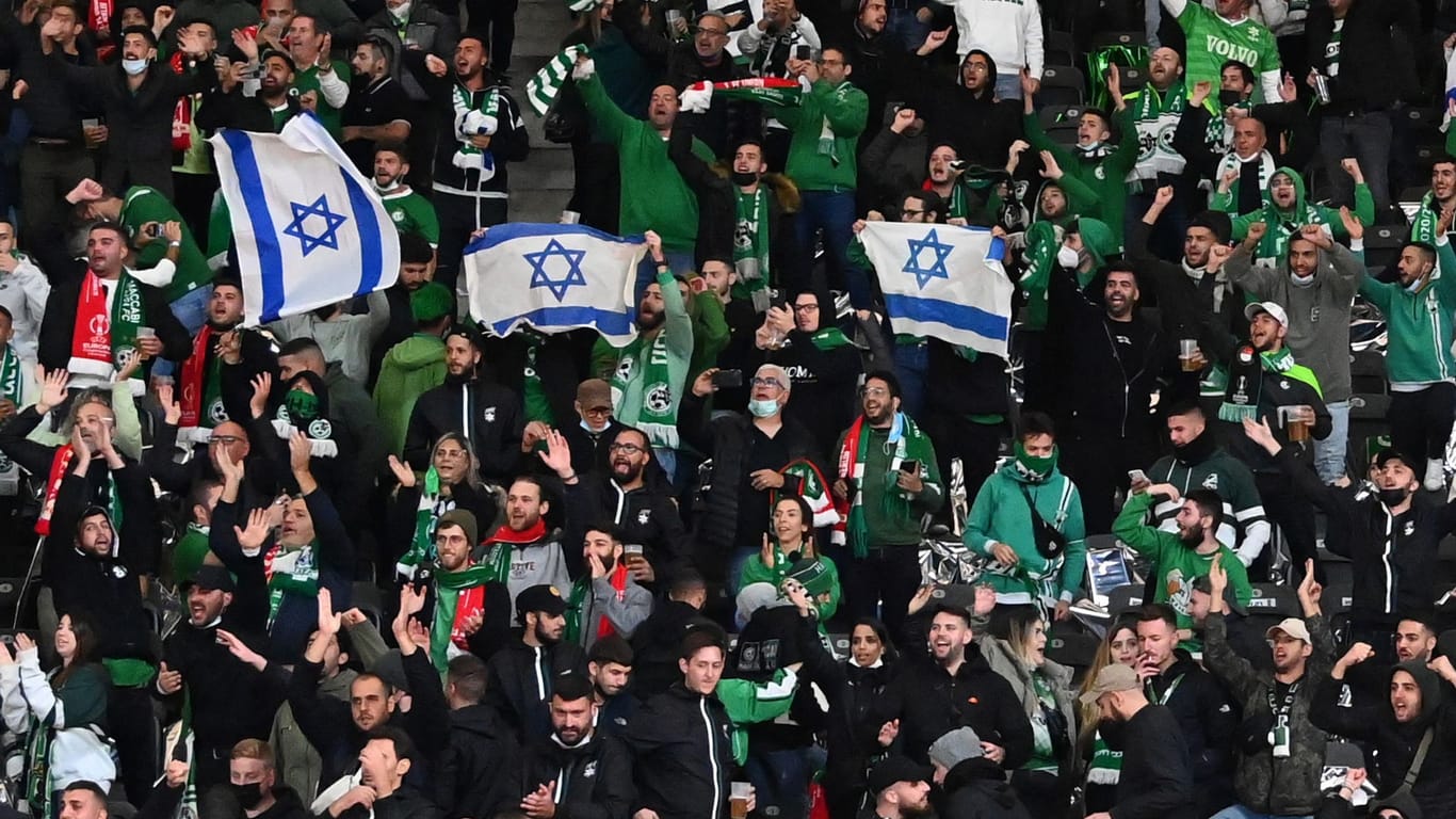 Fans von Maccabi Haifa