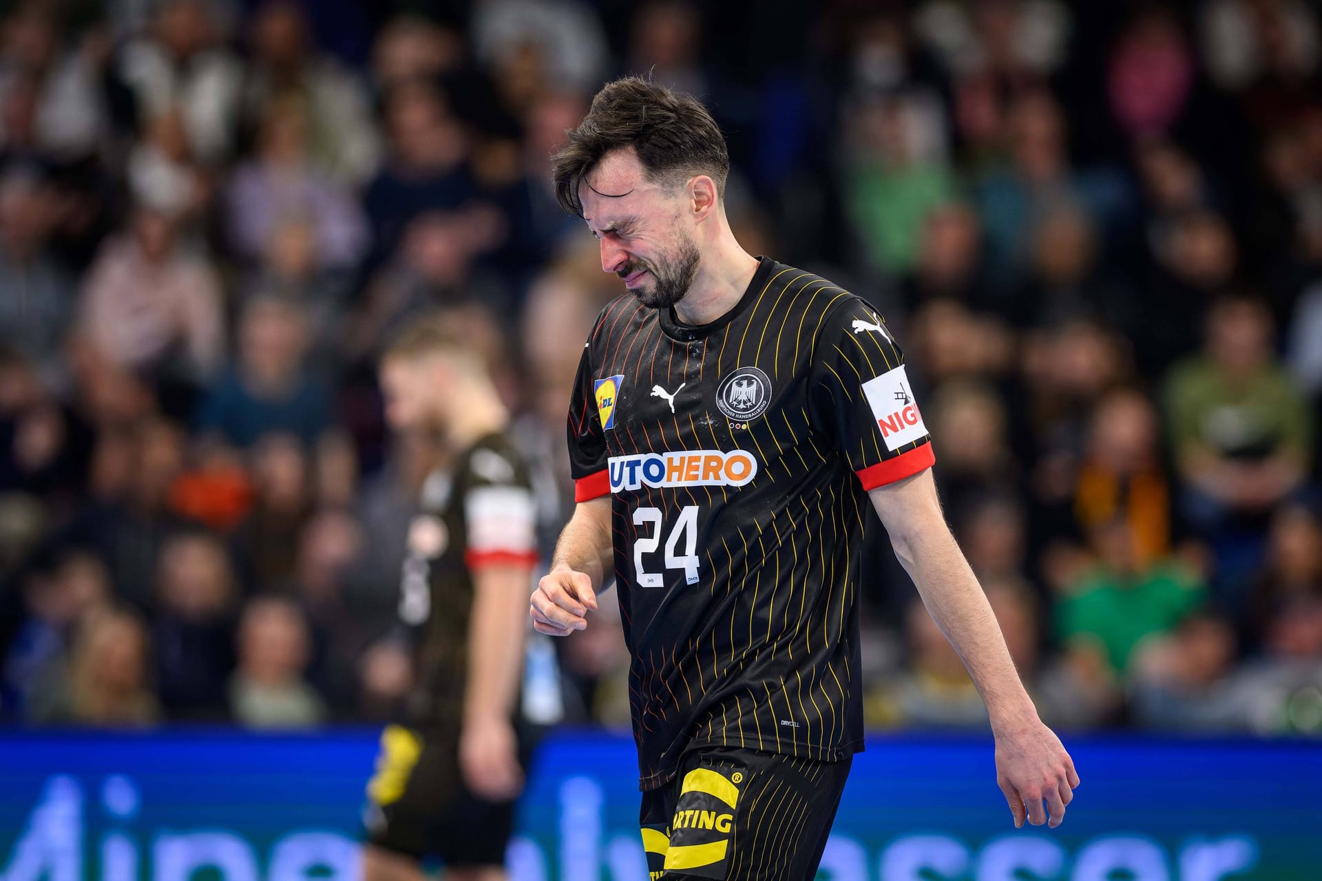 Patrick Groetzki (Rechtsaußen): Startete gut mit dem 1:0. Defensiv in den ersten 20. Minuten überhaupt kein Zugriff. Musste in der 23. verletzt runter. Bitterer Abend. Note: 4