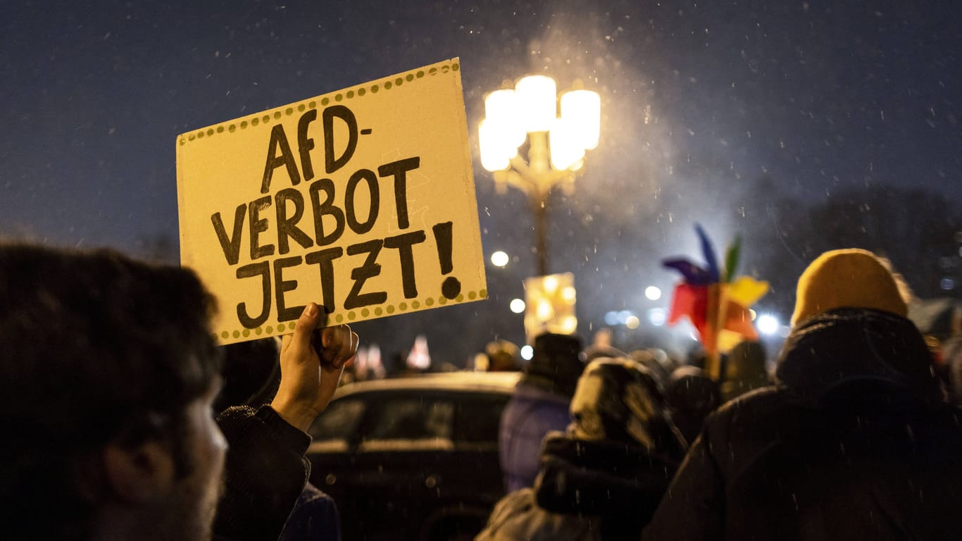 Aufnahmen im Rahmen der Demonstration vor dem Roten Rathaus in Berlin am vergangenen Dienstag.