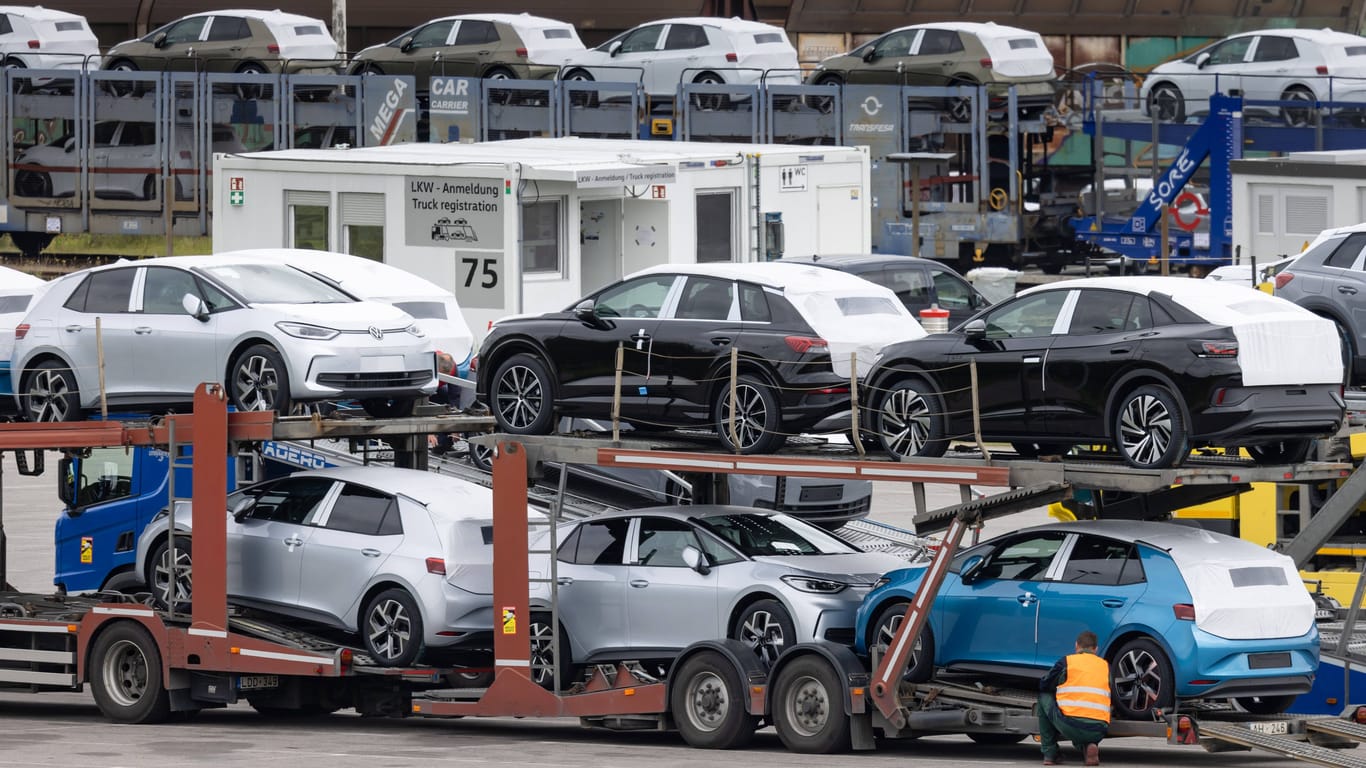 Auslieferung neuer Elektro-VW: Die Nachfrage blieb zuletzt hinter den Erwartungen zurück.