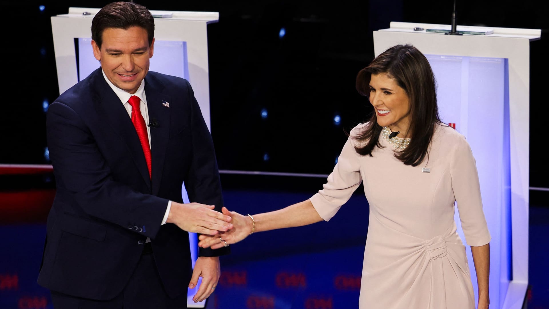 Ron DeSantis und Nikki Haley bei ihrem TV-Duell: Sie teilten gegeneinander aus.