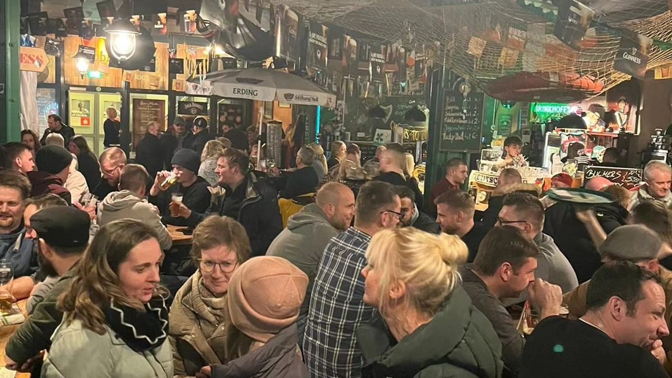 Das "Fiddler's Green" ist ein beliebter Treffpunkt in Stade: Der Irish Pub veranstaltet regelmäßig Konzerte, Karaoke-Nächte und ein Pub-Quiz.
