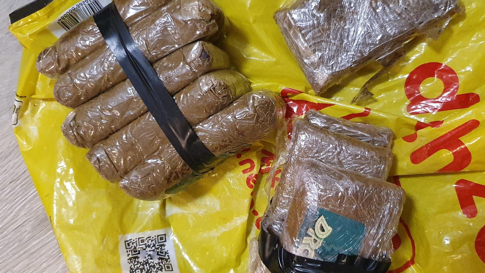 Eine weitere Sendung enthielt 10 Kilogramm Haschisch.