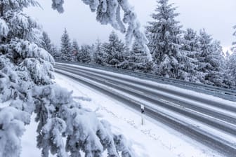 Winter im Taunus: In weiten Teilen Deutschlands gilt eine Warnung vor Glätte.