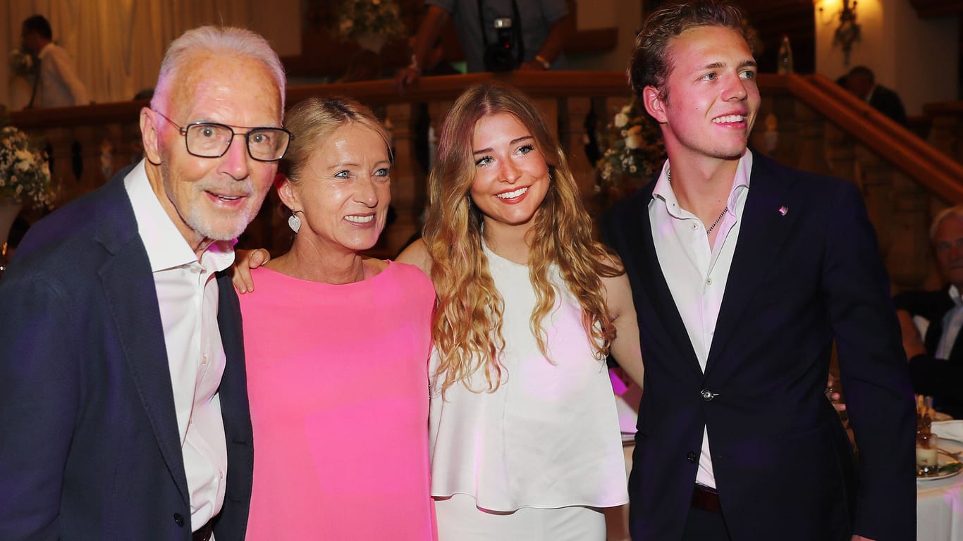 33. Kaiser Cup: Heidi und Franz Beckenbauer mit ihren Kindern Francesca und Joel