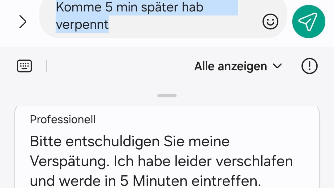 Die KI bietet Vorschläge für Anpassungen im Schreibstil: Leider sind "fünf Minuten später" und "in fünf Minuten" nicht das Gleiche.