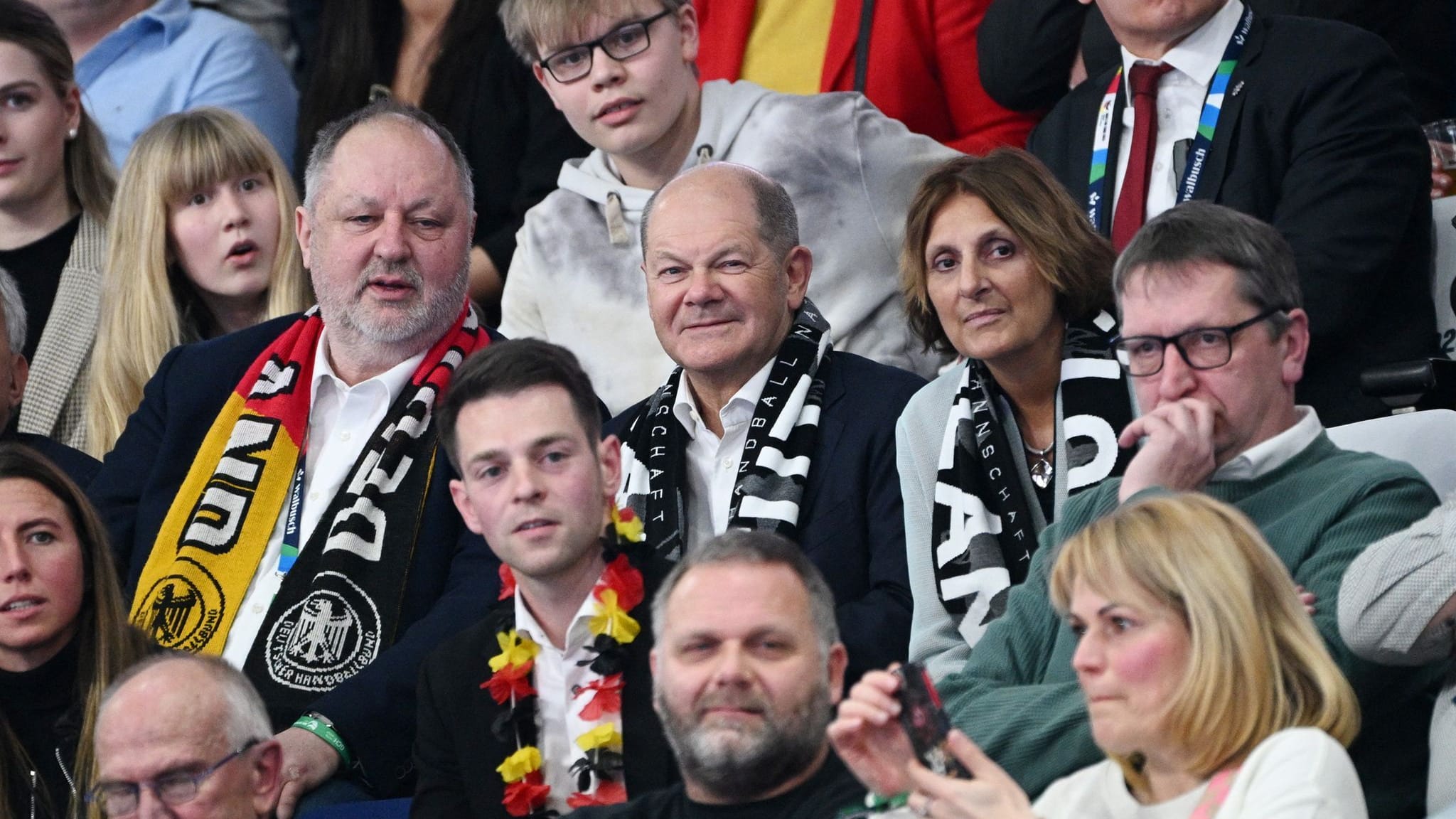 Handball-EM: Fans pfeifen Olaf Scholz bei Deutschland-Spiel aus