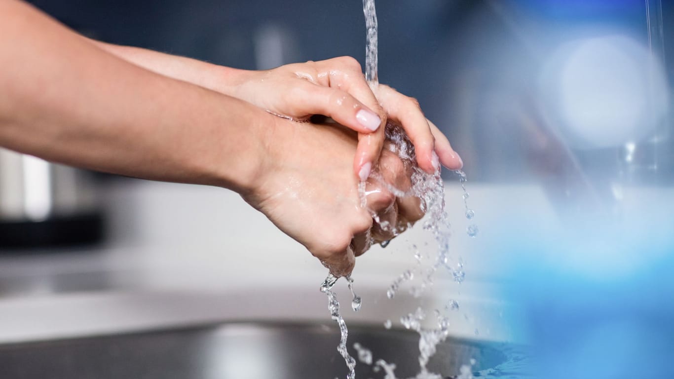 Hände waschen (Symbolbild): Schmerzsalben sollten nicht in die Schleimhäute gelangen.