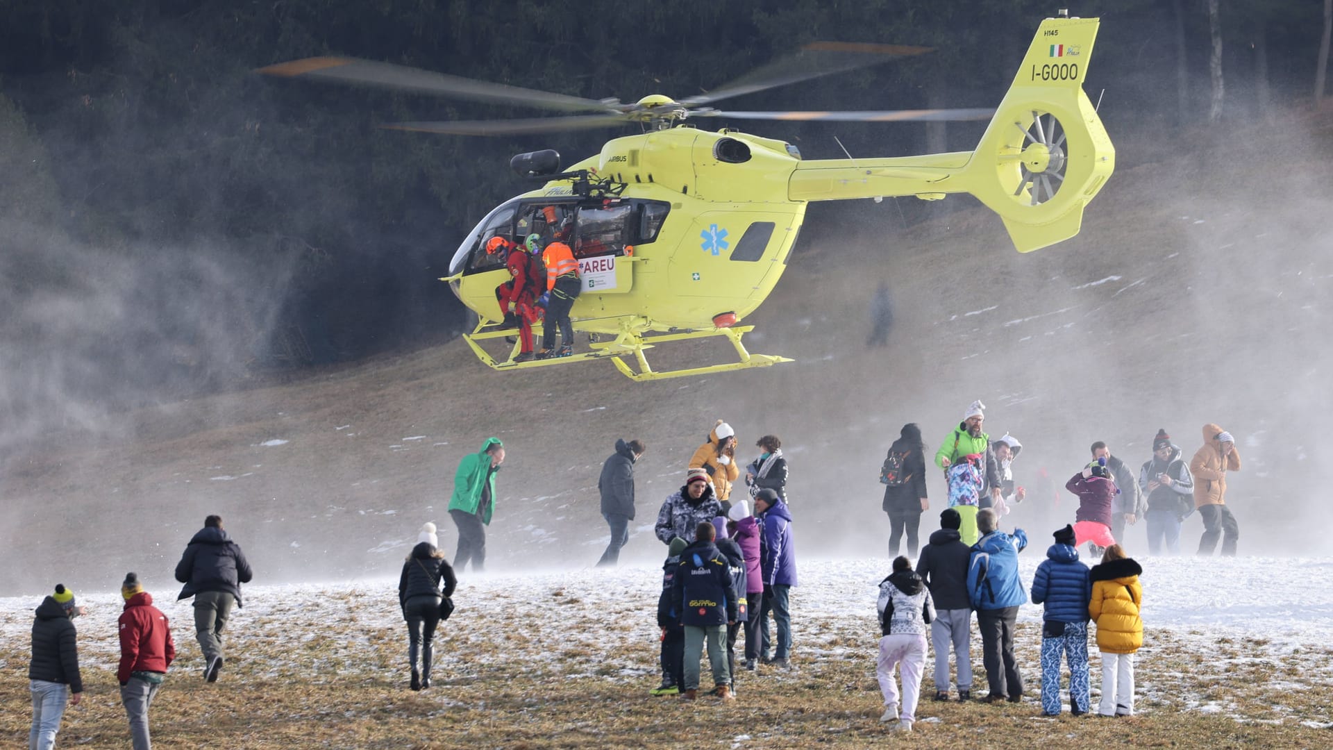 Marco Schwarz musste in Bormio per Helikopter abtransportiert werden.