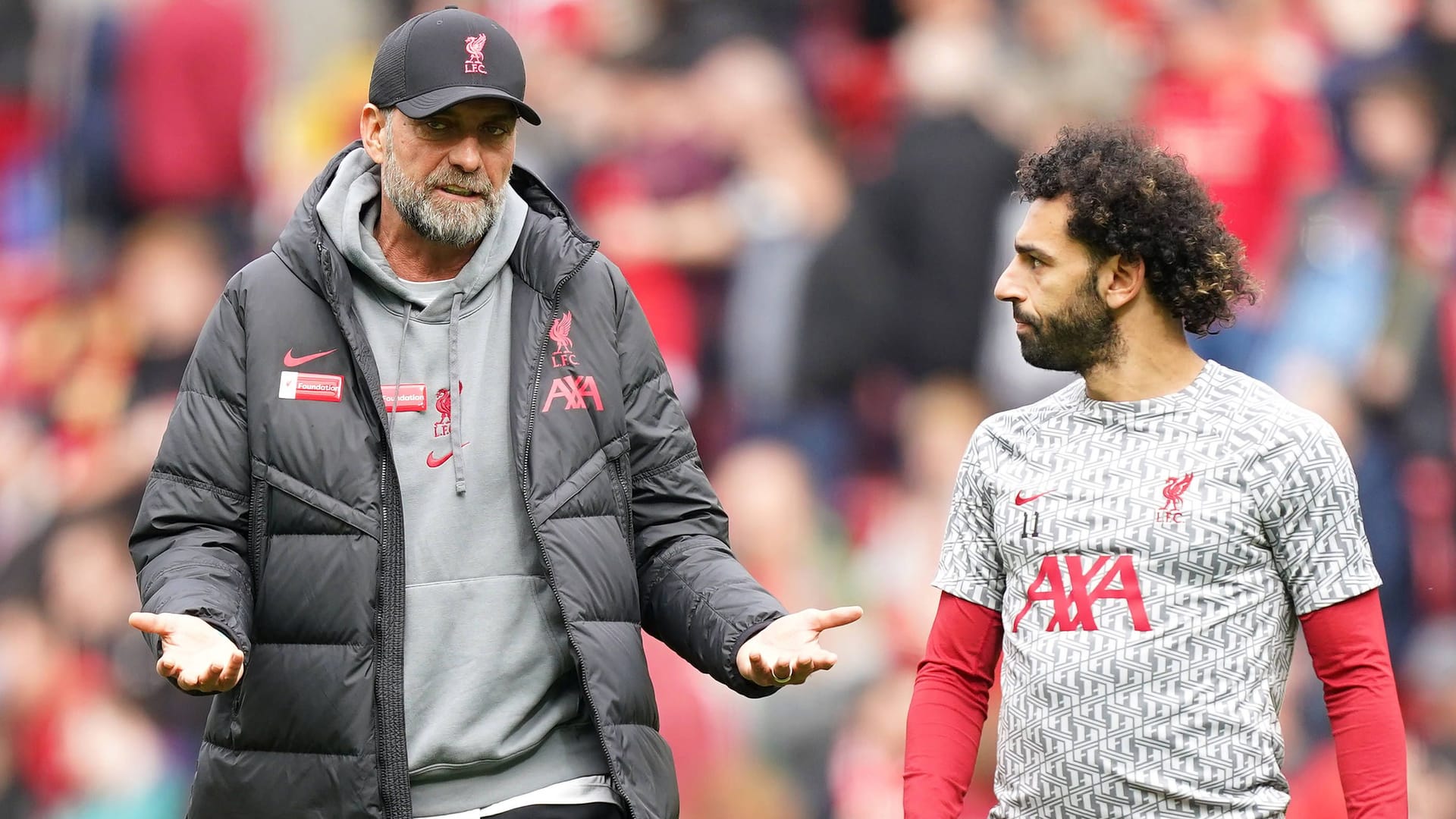 Jürgen Klopp (l.) mit Mohamed Salah: Der ägyptische Starspieler verletzte sich beim Afrika-Cup.