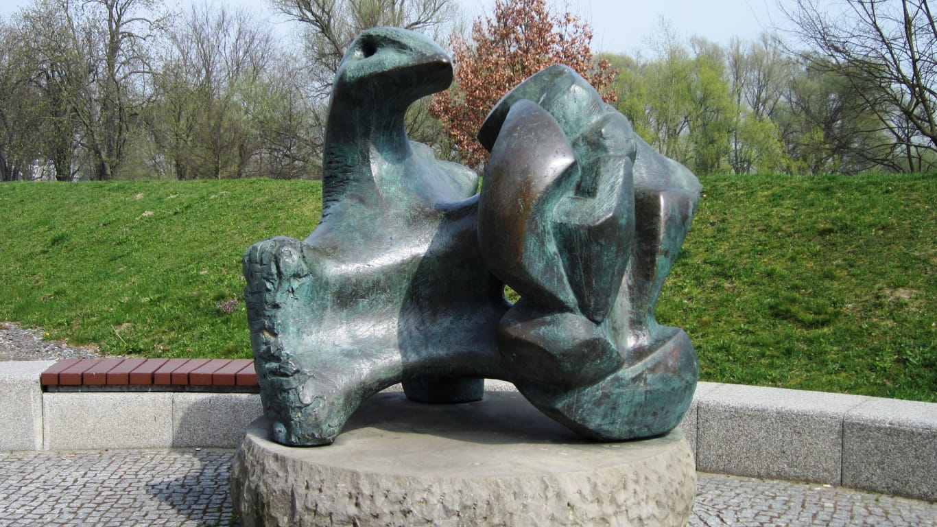 Die Skulptur "Phoenix" von Roland Rother in Frankfurt (Oder).