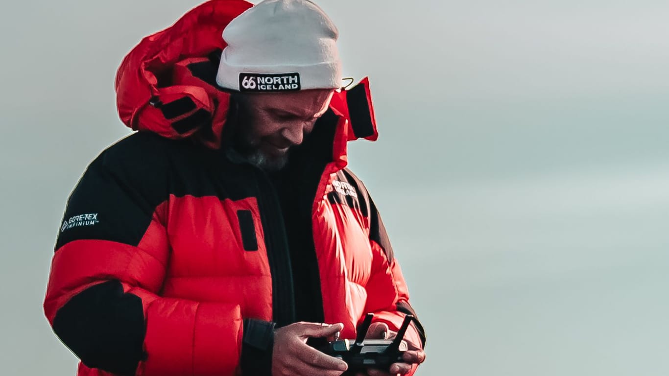 Fotograf Björn Steinbekk: Der Isländer filmt mit seiner Drohne aus dem Vulkangebiet.