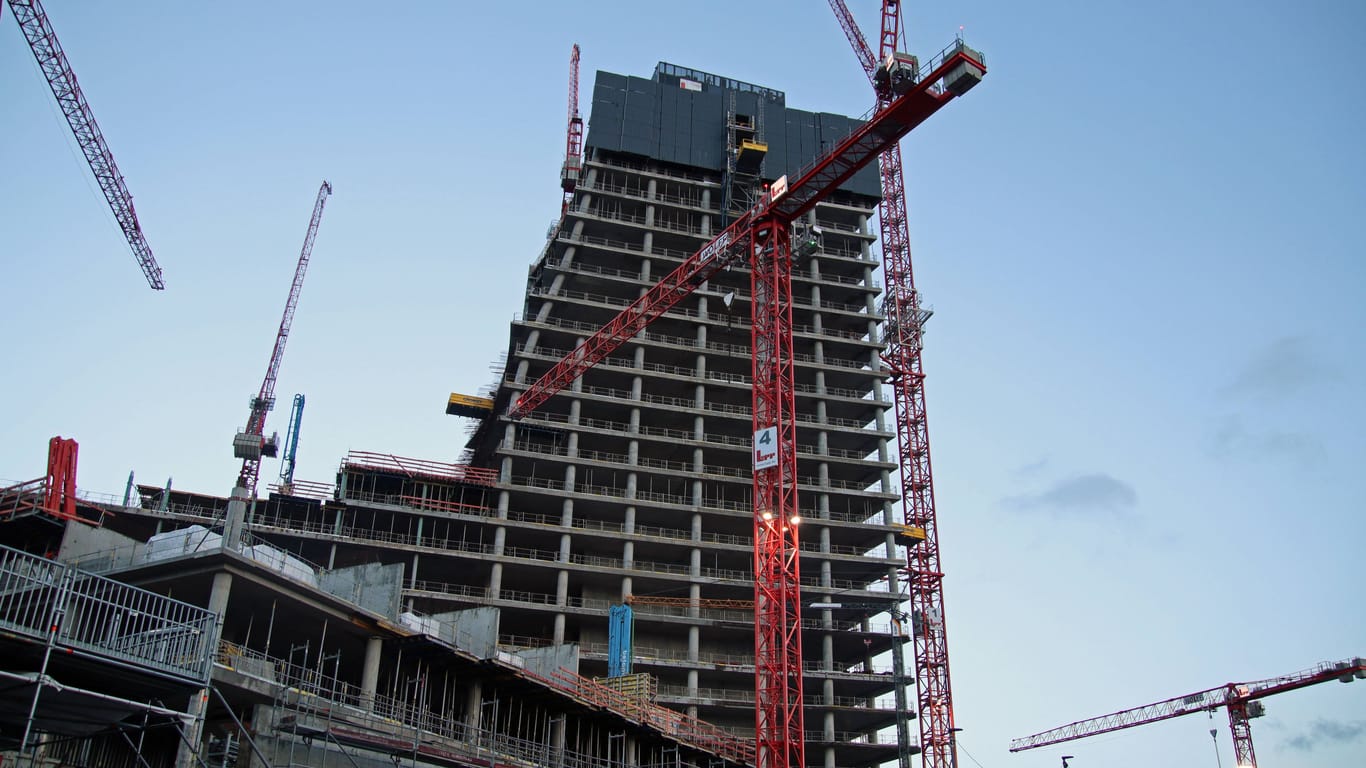 Baustopp am Rohbau des Elbtowers in Hamburg (Archivfoto): Wer will in das Gebäude jetzt noch investieren?