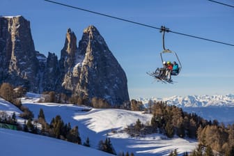 Skigebiet Gröden in Südtirol (Archivbild): Bei einem Liftunfall ist eine Frau gestorben.