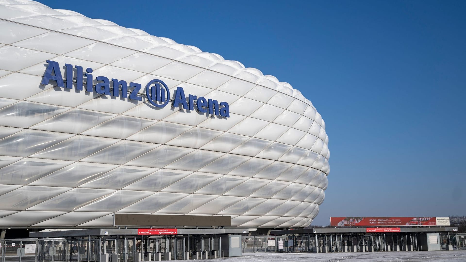 Trauer um Beckenbauer - Allianz Arena