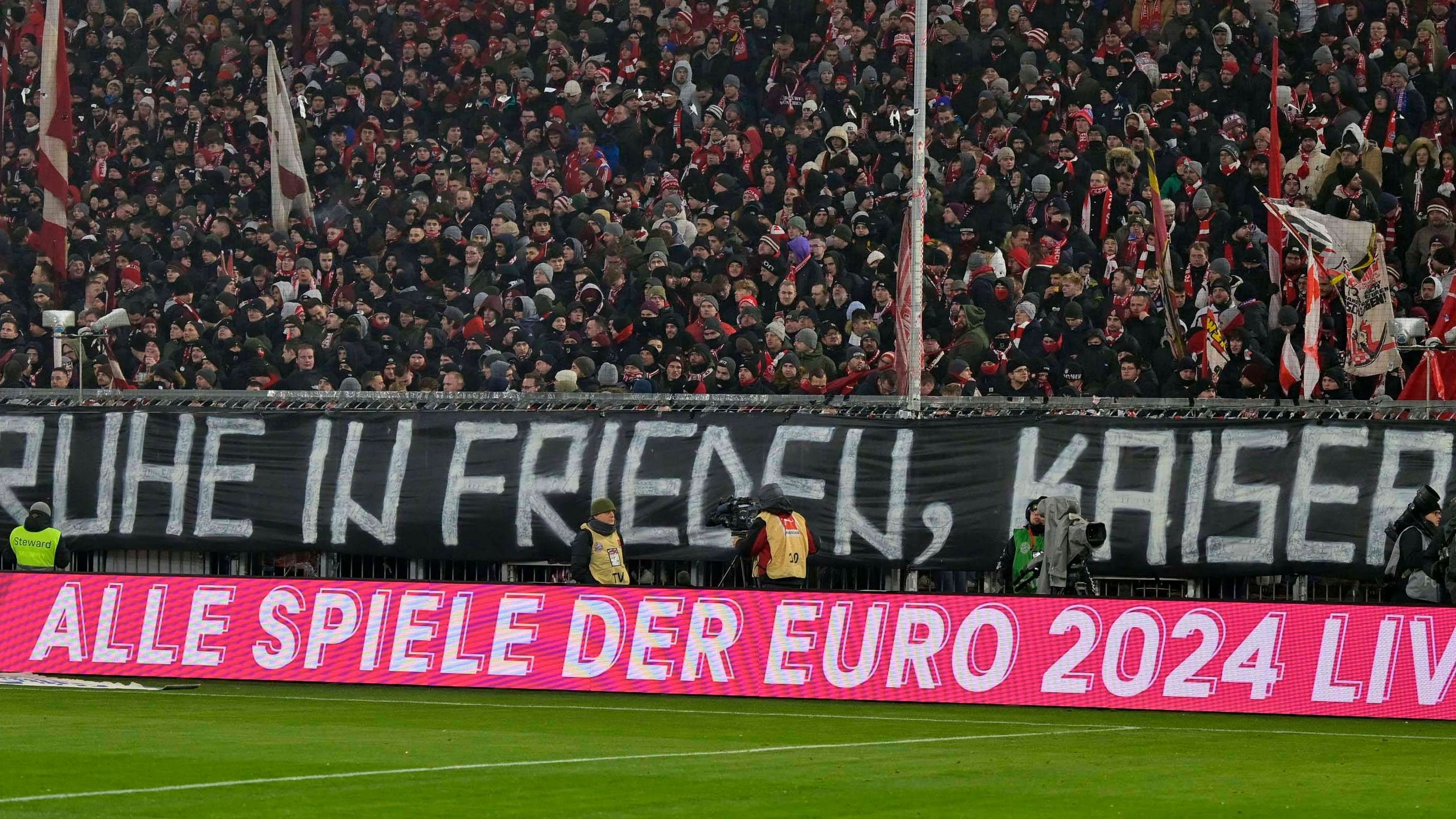 Franz Beckenbauer: Bayern-Fans zeigen bewegendes Banner