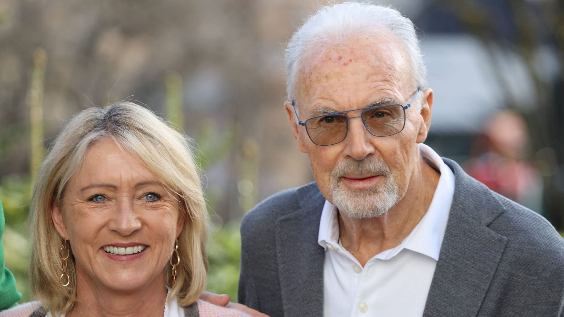 Franz Beckenbauer (r.) mit Ehefrau Heidi: Vor fast genau einem Jahr waren die beiden gemeinsam beim Karpfenessen.