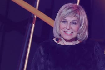 Mary Roos: Am 16.12.2023 war sie in der Baden-Arena anlässlich der ZDF-Show von Zarrella zu Gast, am 24.02.2024 wird die Sendung ausgestrahlt.
