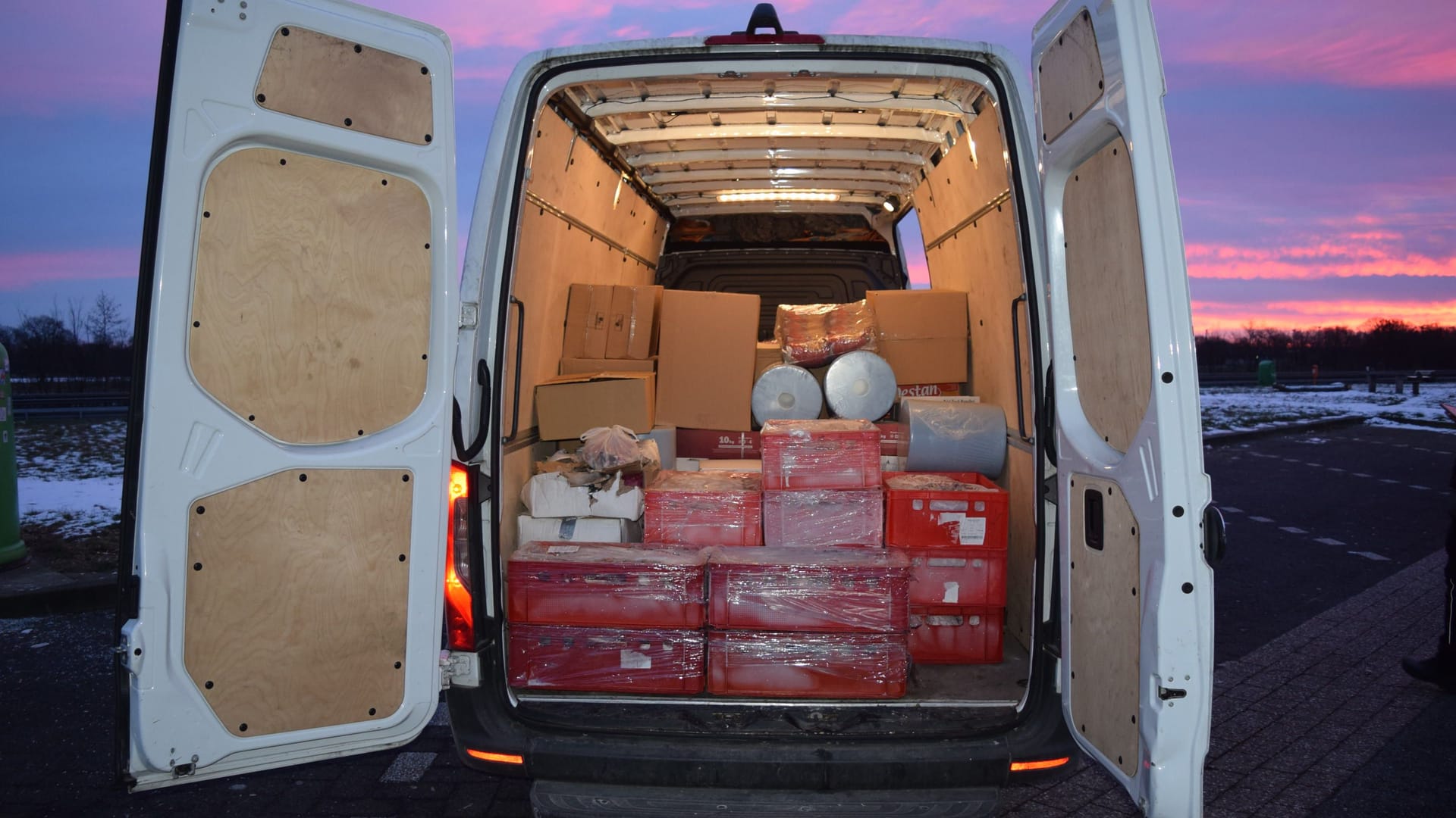 Das Fleisch konnte in dem Transporter nicht gekühlt werden. Das Fleisch konnte in dem Transporter nicht gekühlt werden.