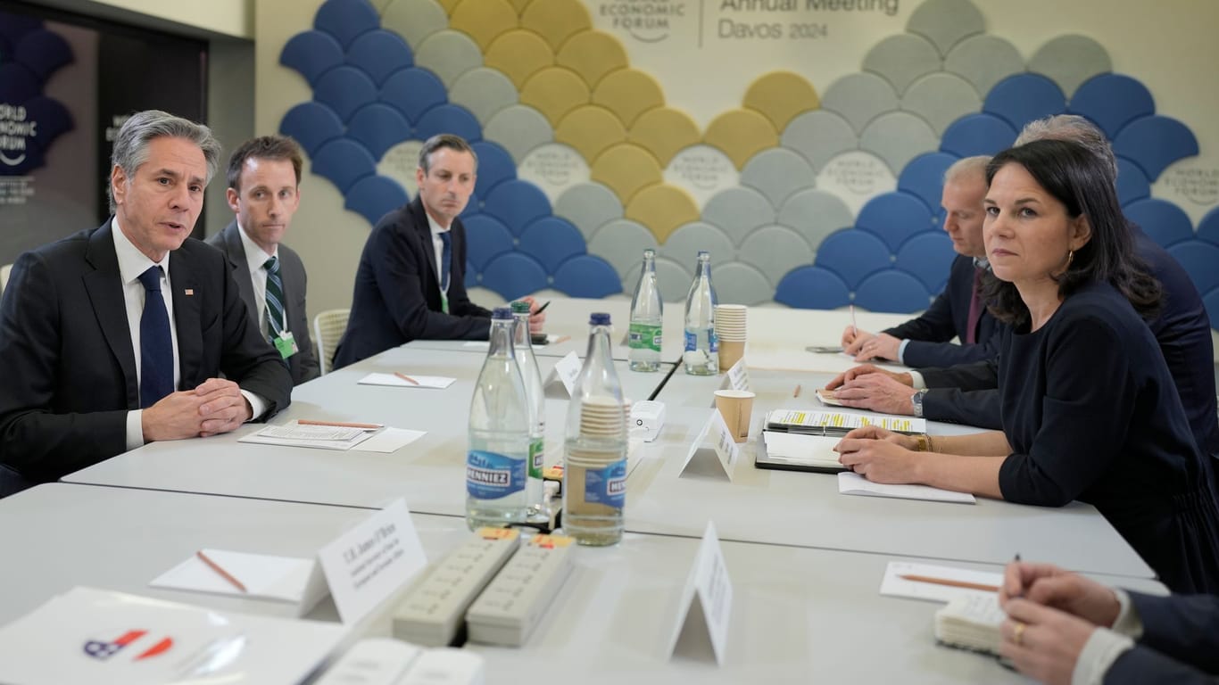 Die Lage ist ernst: US-Außenminister Antony Blinken und die deutsche Außenministerin Annalena Baerbock trafen sich am 16. Januar in Davos.