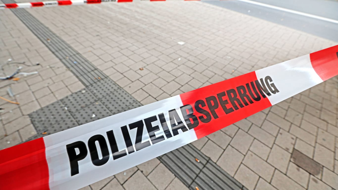 Polizeiabsperrung am Tatort (Symbolbild): Im Landkreis Celle hat offenbar ein 37-Jähriger seine Ex-Freundin attackiert.