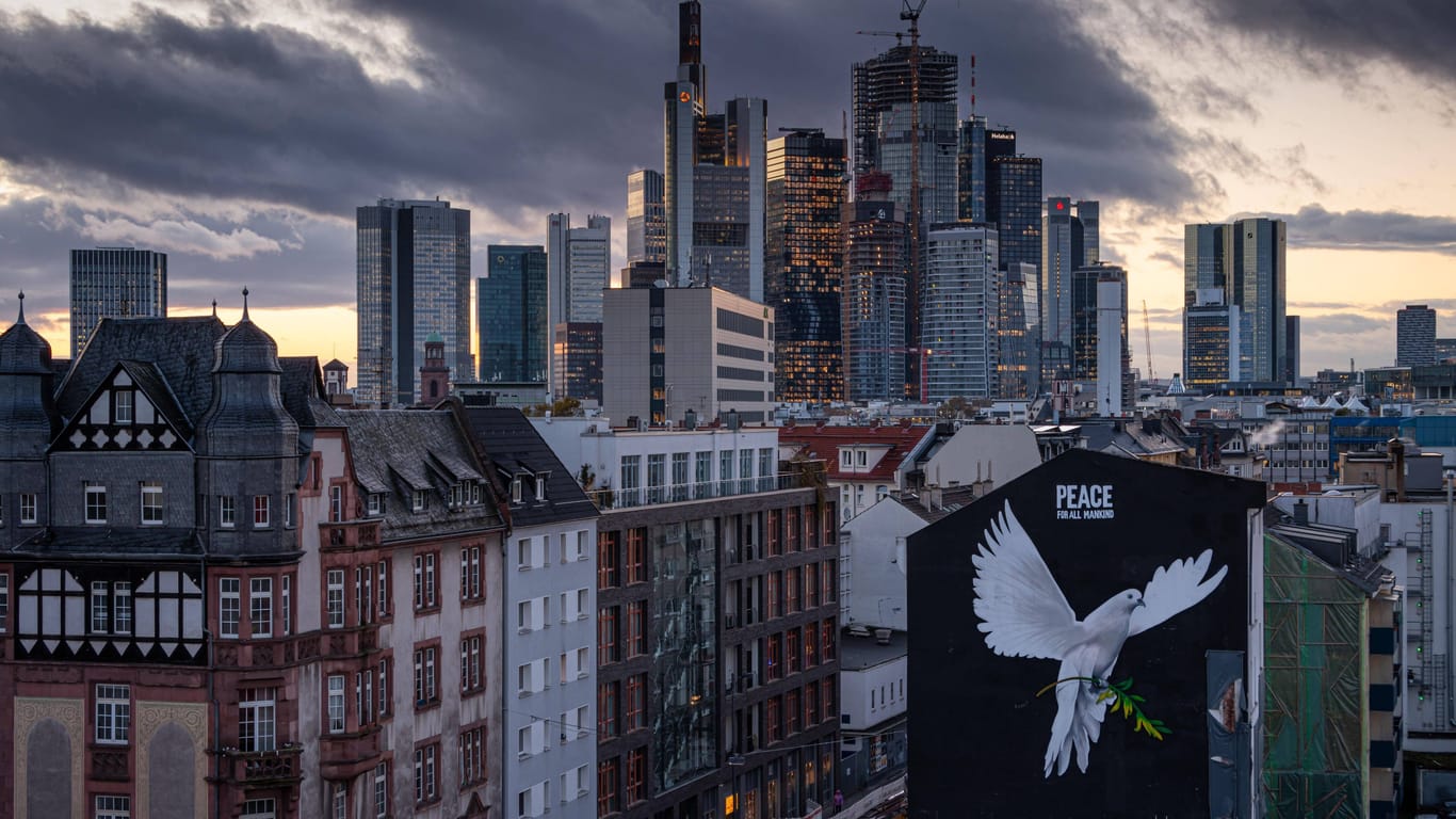In Frankfurt herrscht Wohnungsnot. Betrüger nutzen diese Not mit einer neuen Masche aus (Symbolfoto).