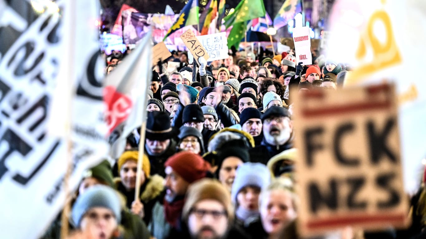 Demo in Rüttenscheid am Montag: Tausende demonstrieren derzeit gegen Rechtsextremismus.