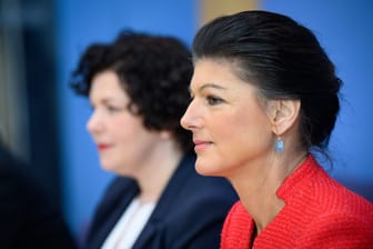 Sahra Wagenknecht und Amira Mohamed Ali bei einer Pressekonferenz in Berlin: Die Politikerinnen stellten ihr "Bündnis Sahra Wagenknecht" vor.