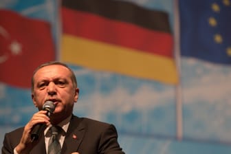 Erdogan bei einem Aufritt in Deutschland (Archivbild): Die Kritik an der neuen Partei kommt von Politikern unterschiedlichster Parteien.