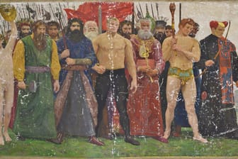 Das Gemälde "Auf zum Kampf" während der Restaurierungsarbeiten, im gekitteten Zustand: Typisch für den Künstler Sascha Schneider ist auch dieses vom Streben nach idealer Schönheit geprägt.