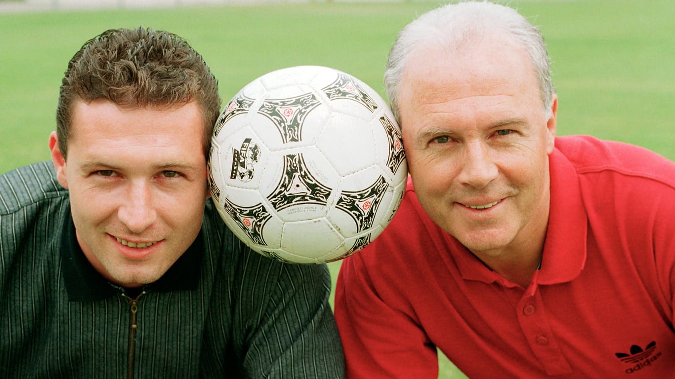 Franz Beckenbauer und sein Sohn Thomas (l.) im Jahr 1997: Letzterer hat sich über Kritik an seinem Vater geäußert.